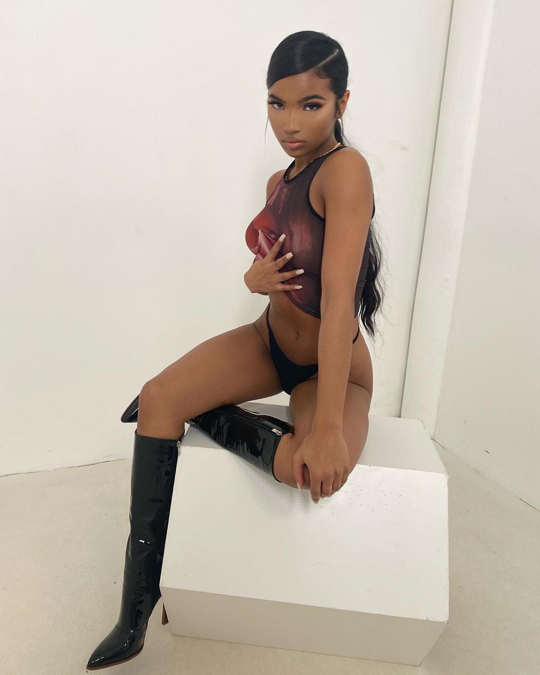 Chloe Scantlebury - Free pics, galleries & more at Babepedia