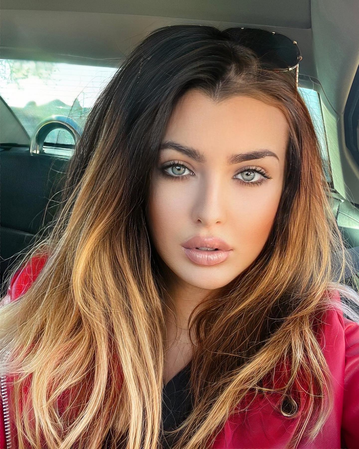 Chloe Sheldrake - Free pics, galleries & more at Babepedia