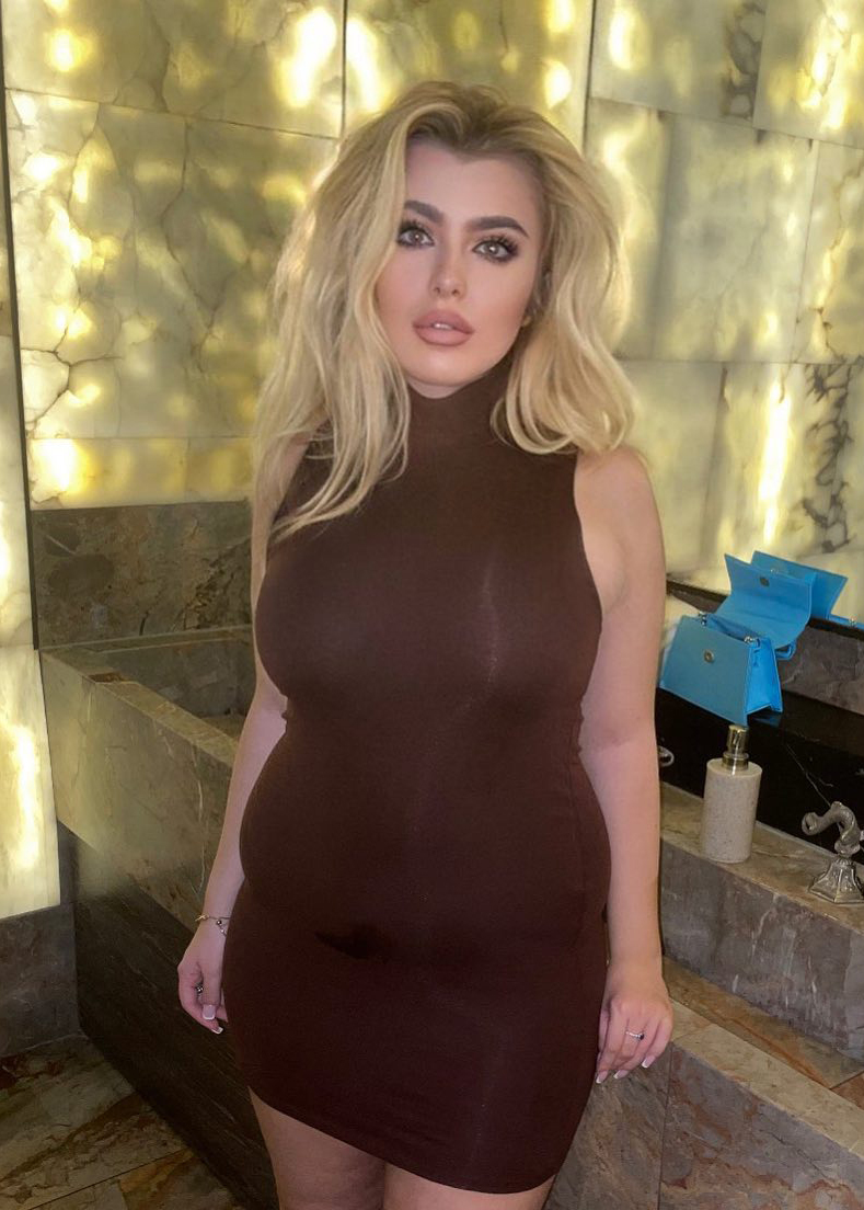 Chloe Sheldrake - Free pics, galleries & more at Babepedia