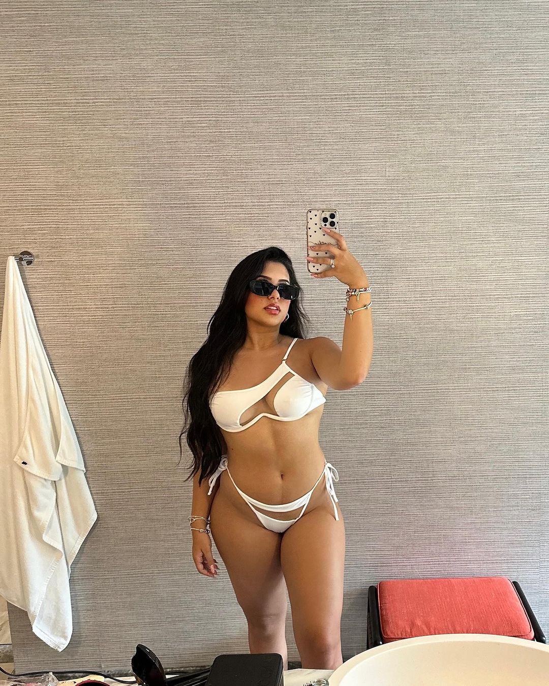 Cinthia Cruz - Free sexy pics, galleries & more at Babepedia