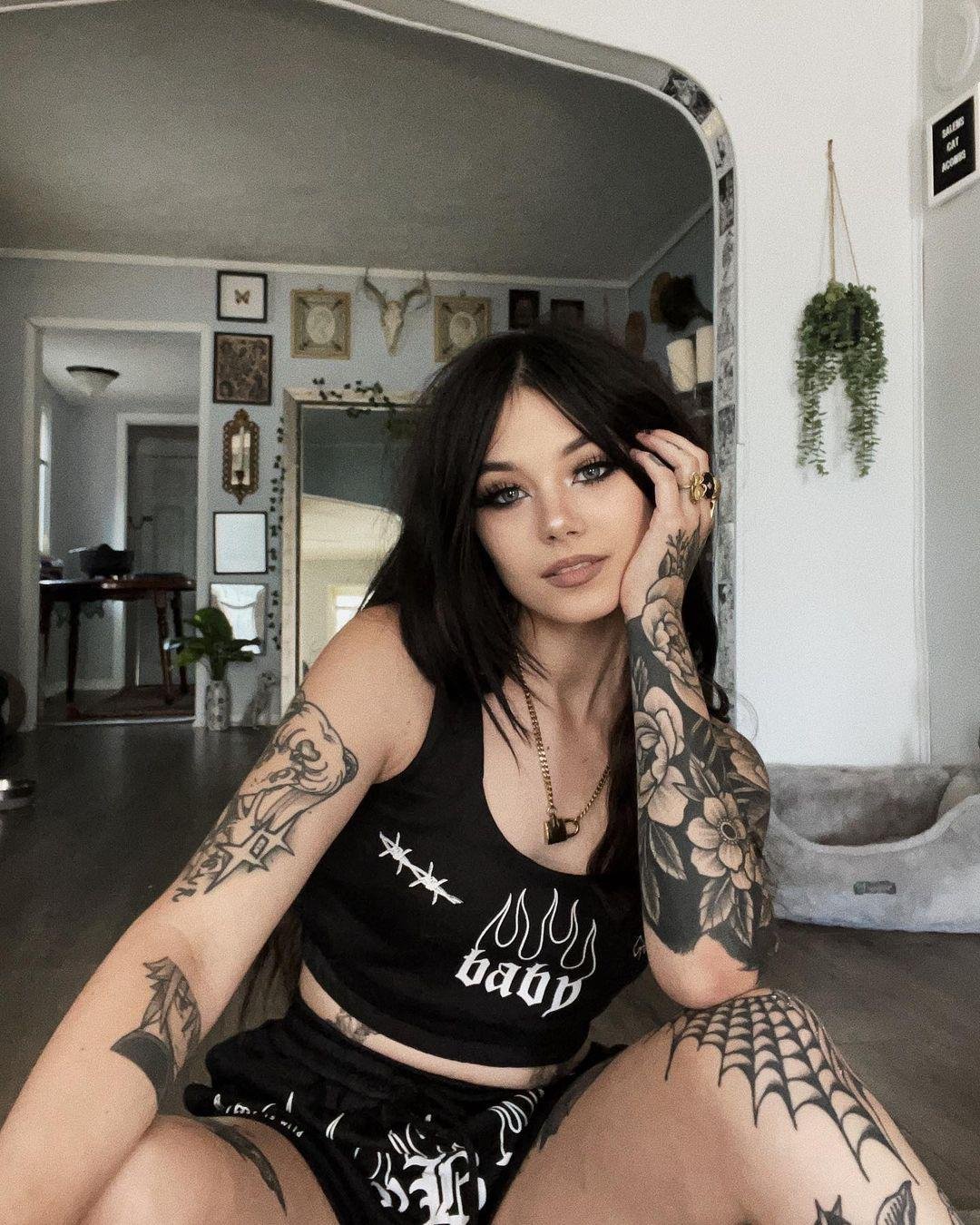 Claire Estabrook - Free nude pics, galleries & more at Babepedia