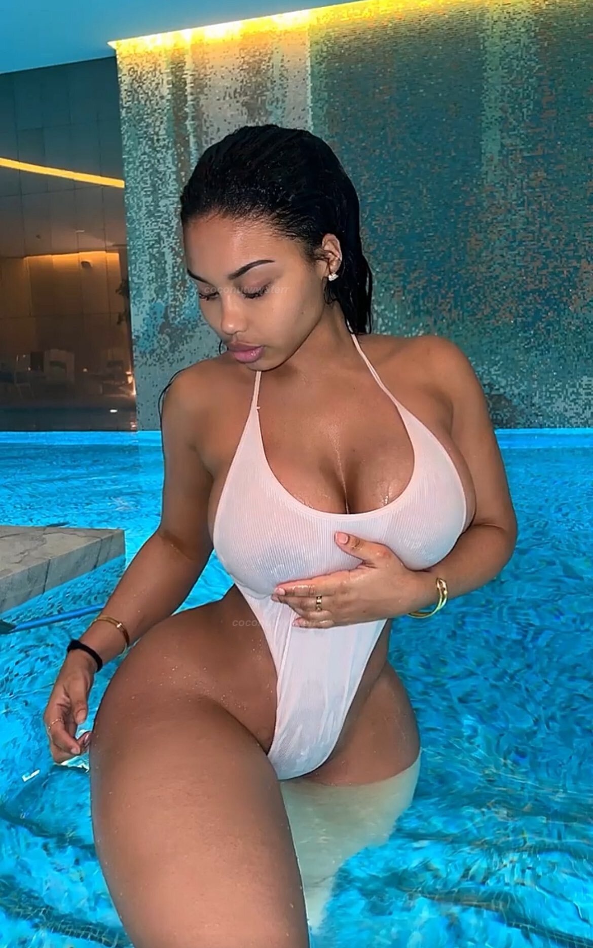 Coconutwwaterr - Free pics, galleries & more at Babepedia