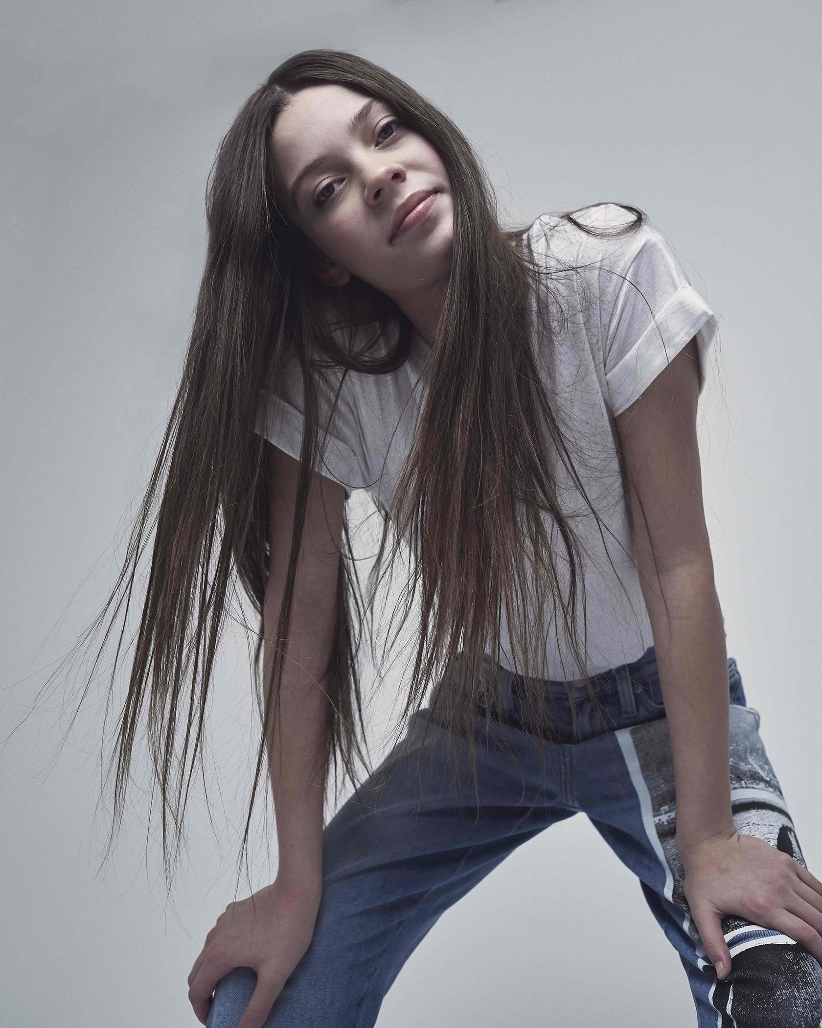 Courtney Hadwin - Free pics, galleries & more at Babepedia