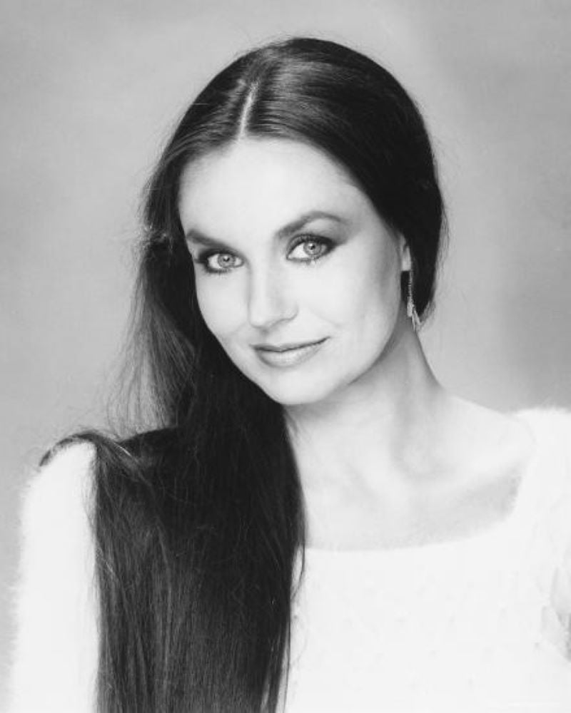 Crystal Gayle - Free pics, galleries & more at Babepedia
