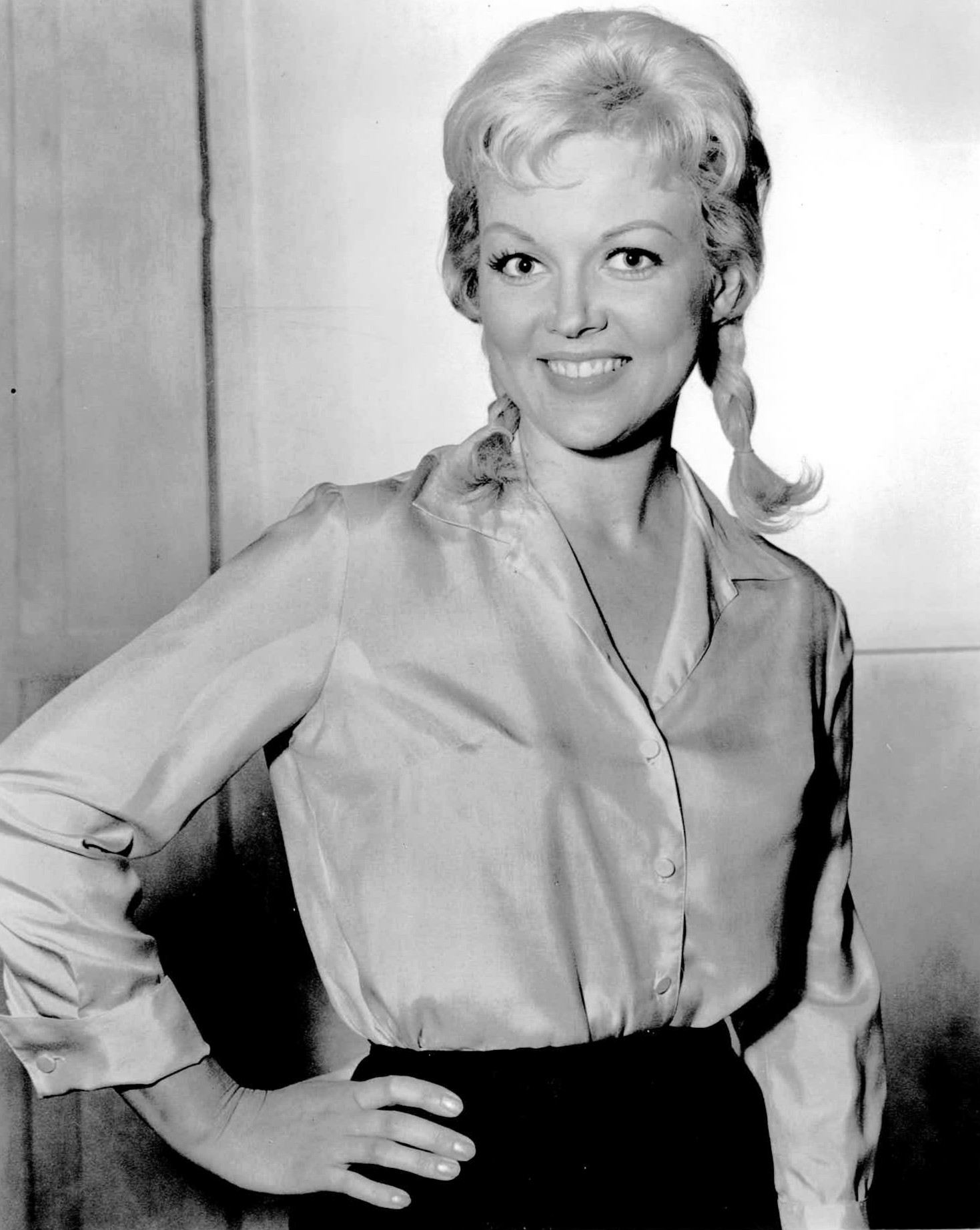 Cynthia Lynn - Free pics, galleries & more at Babepedia
