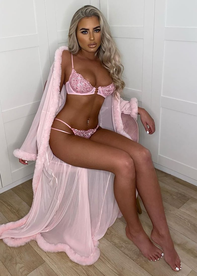 Dani Graham - Free sexy pics, galleries & more at Babepedia