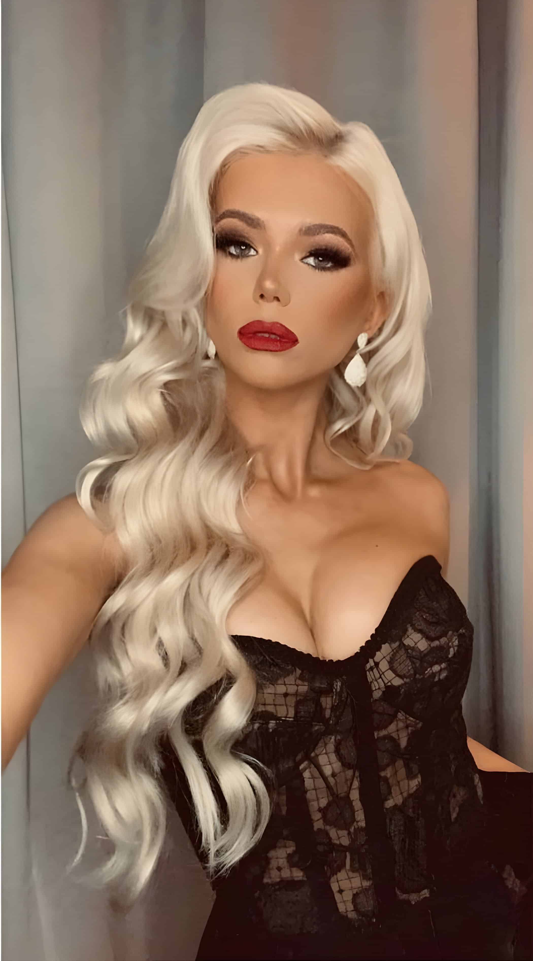 Danielle Harold - Free pics, galleries & more at Babepedia