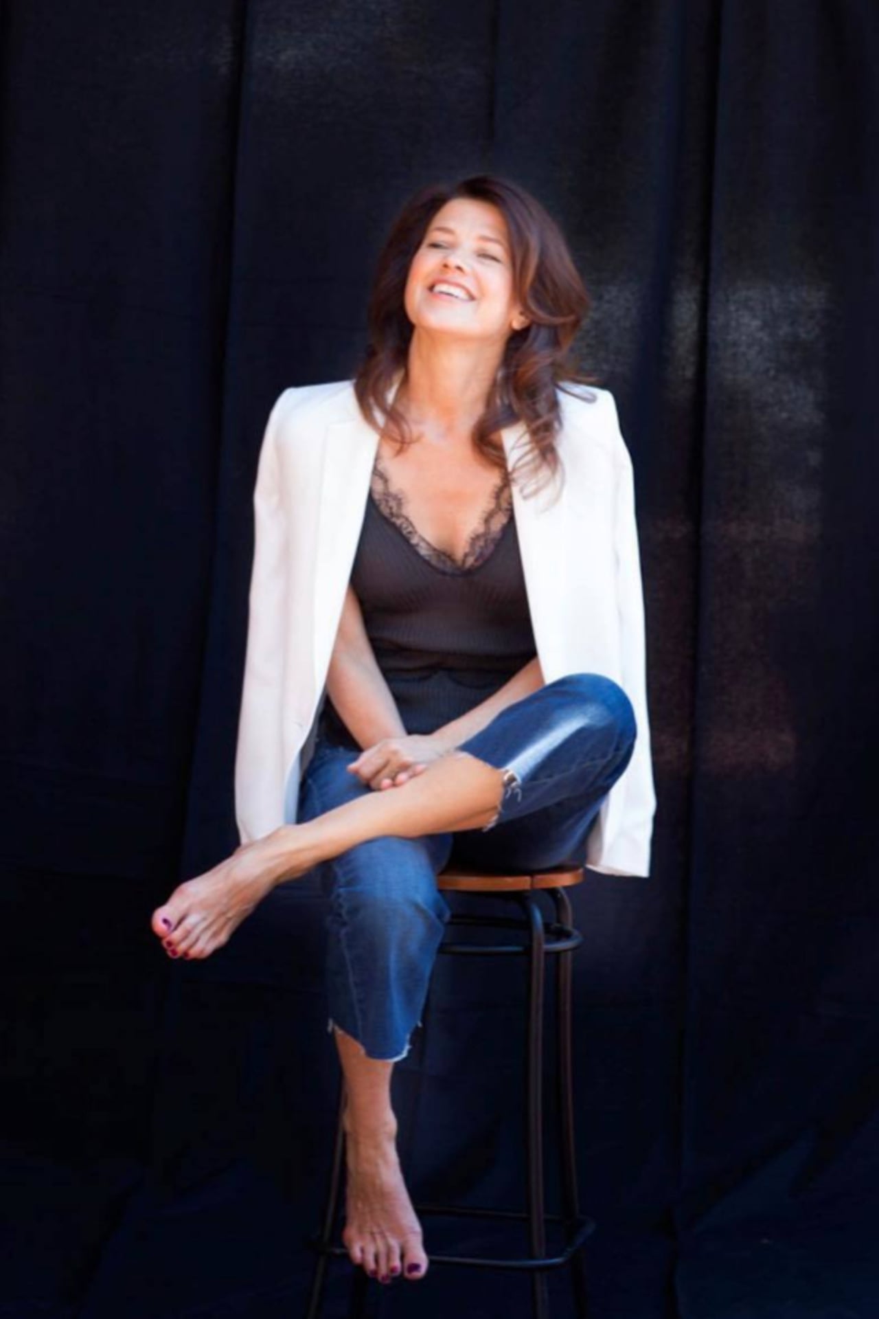 Daphne Zuniga - Free pics, galleries & more at Babepedia