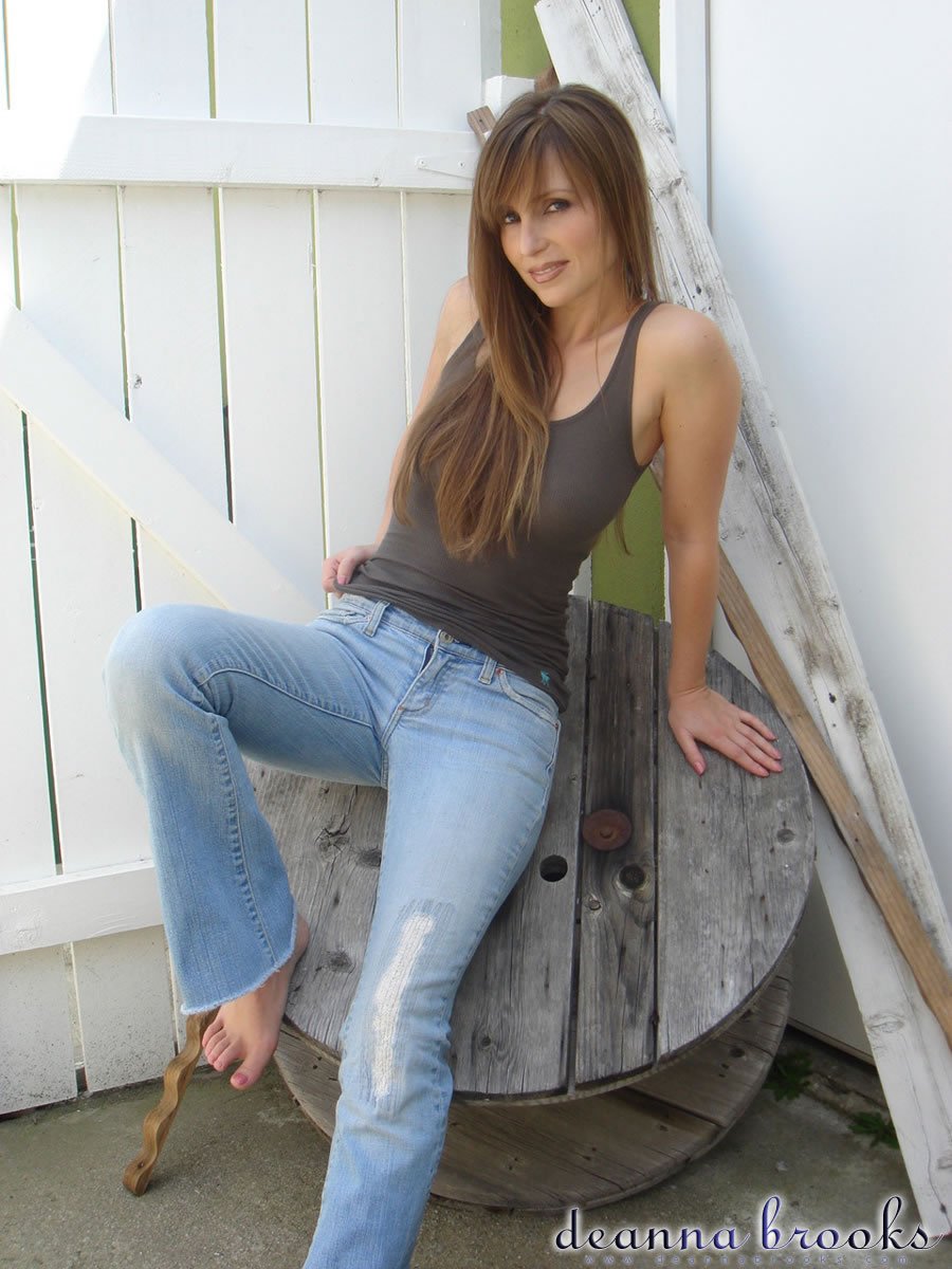 Deanna Brooks - Free nude pics, galleries & more at Babepedia