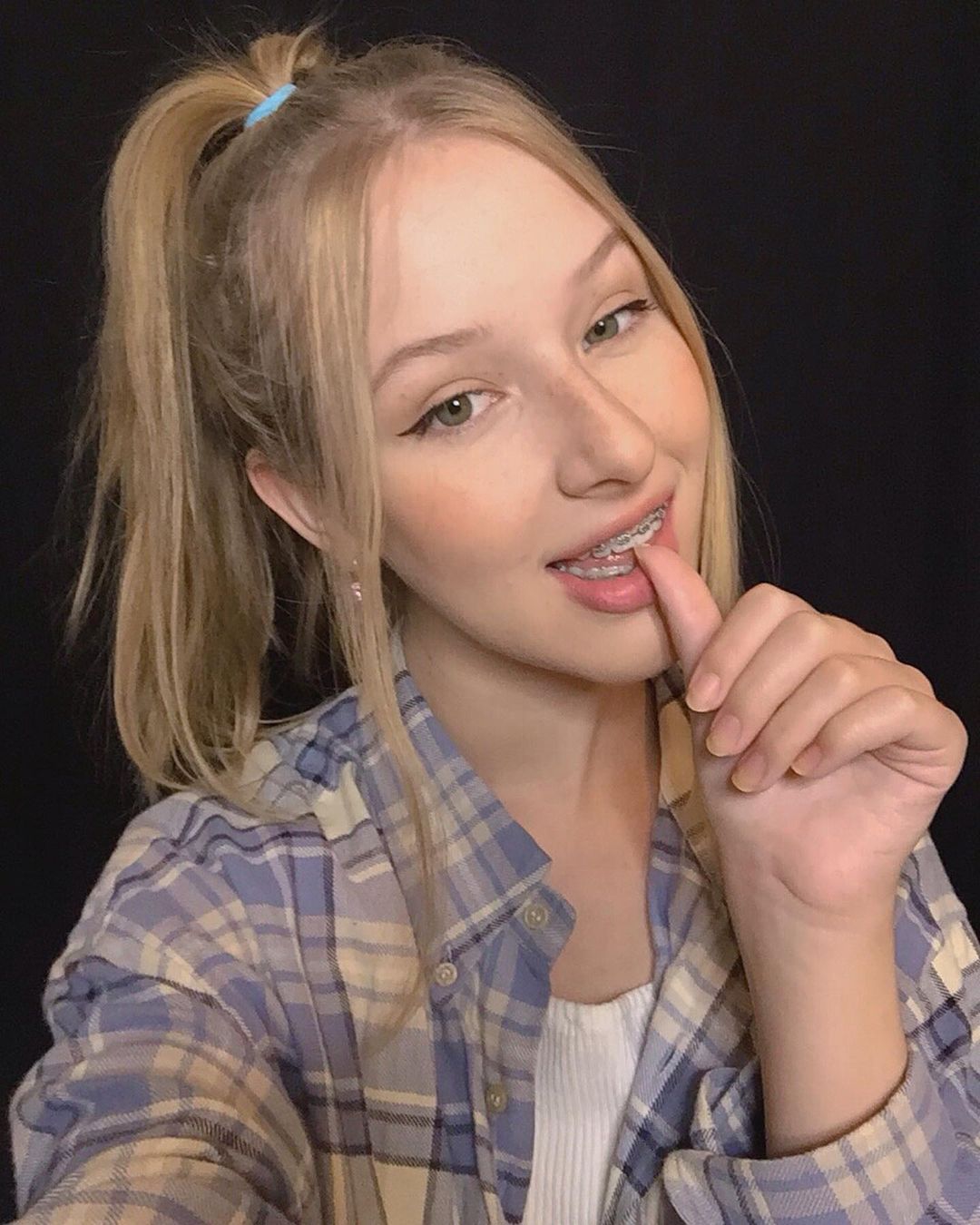 Diddly ASMR - Free sexy pics, galleries & more at Babepedia