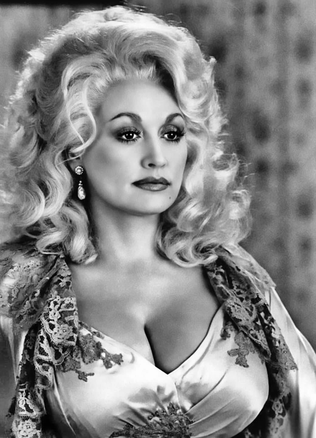 Dolly Parton - Free pics, galleries & more at Babepedia