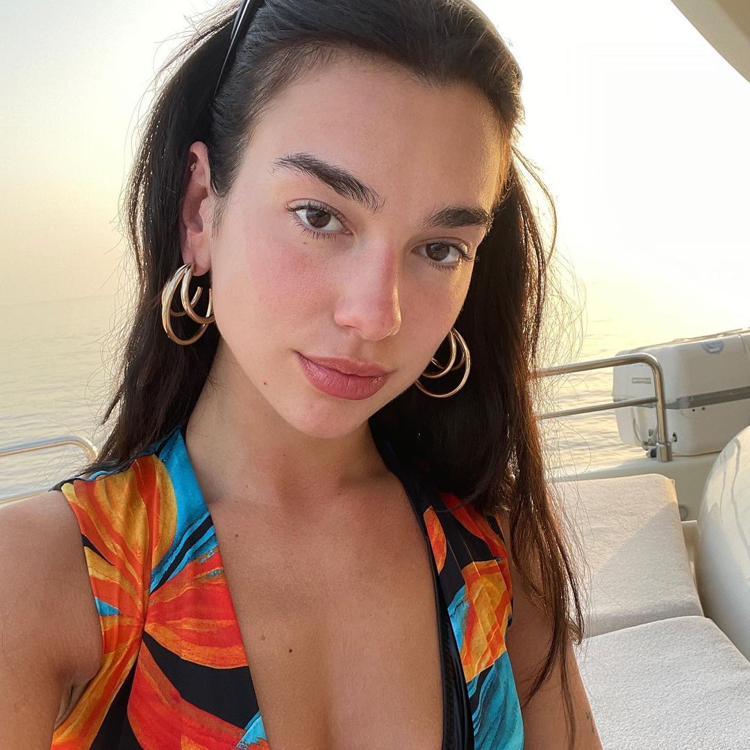 Dua Lipa - Free sexy pics, galleries & more at Babepedia