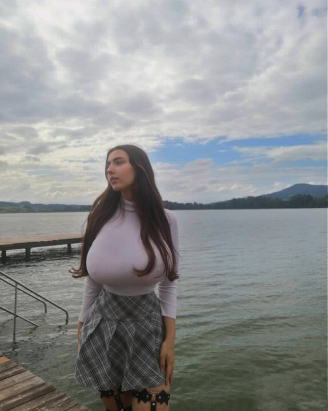 Eliza Deniz - Free pics, galleries & more at Babepedia