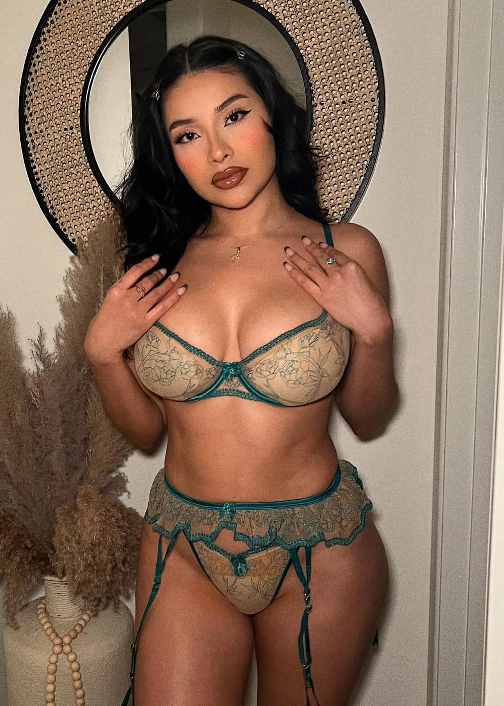 Elsy Guevara - Free pics, galleries & more at Babepedia