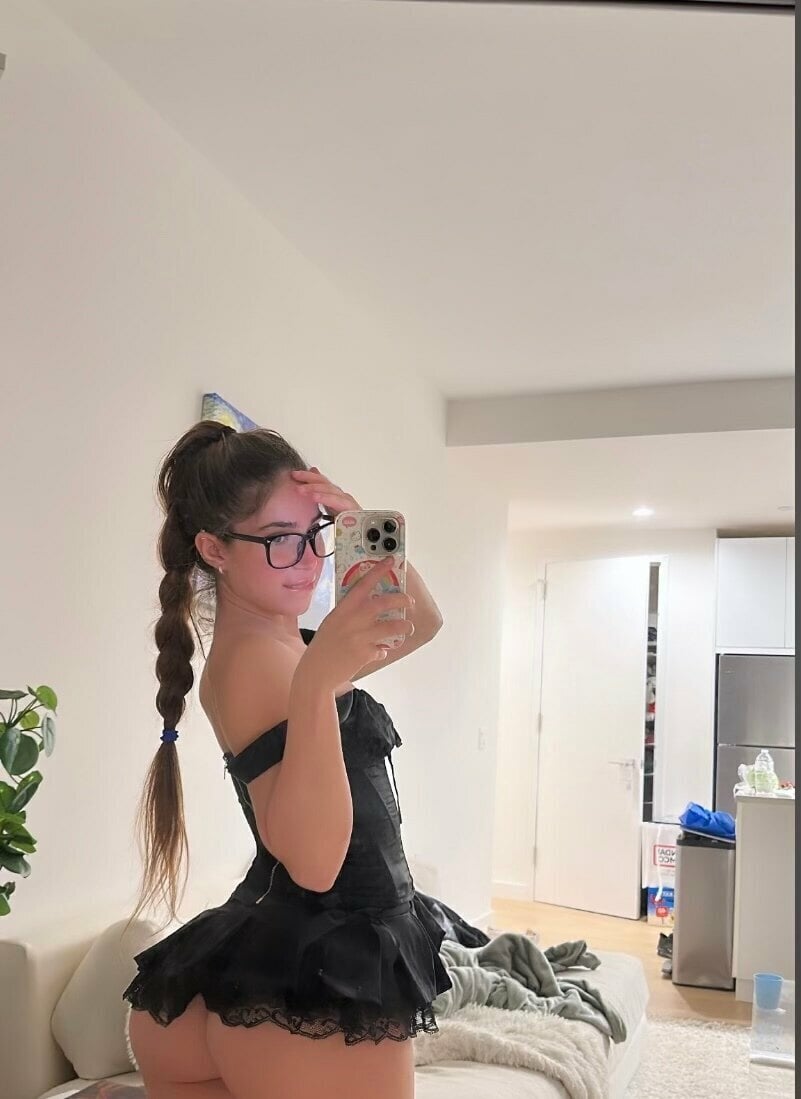 Emar B - Free pics, galleries & more at Babepedia
