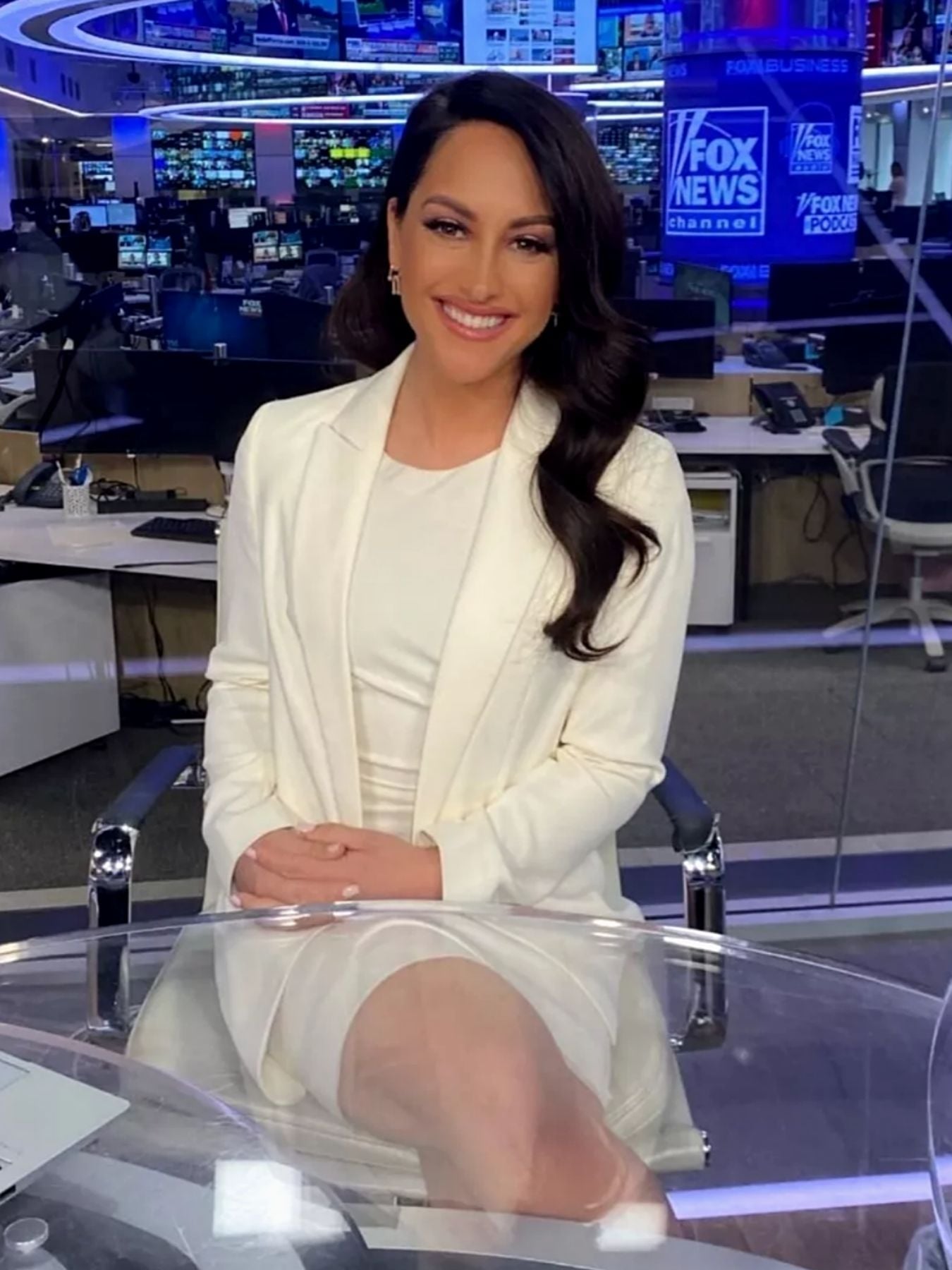 Emily Compagno - Free pics, galleries & more at Babepedia