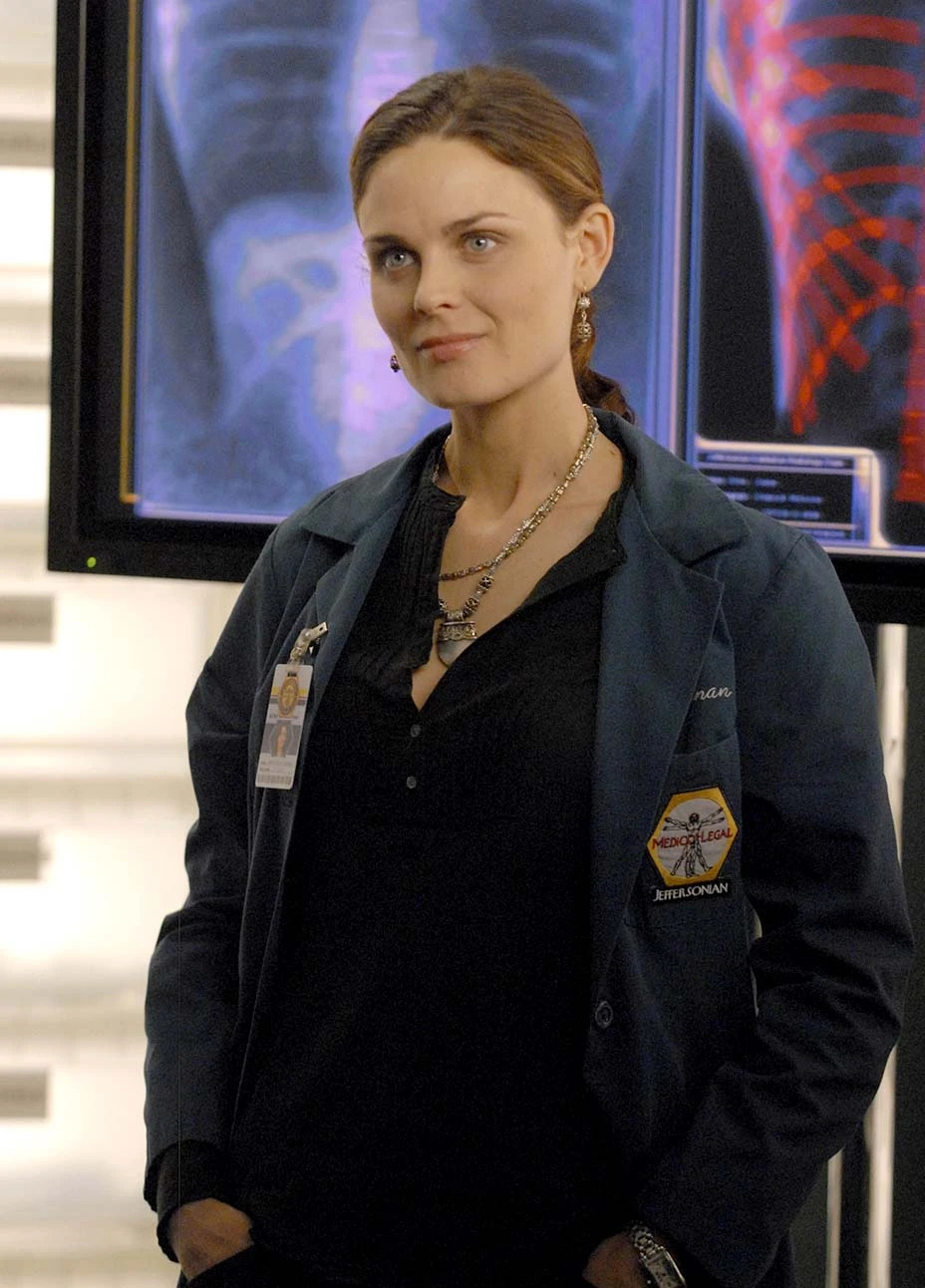Emily deschanel boob size