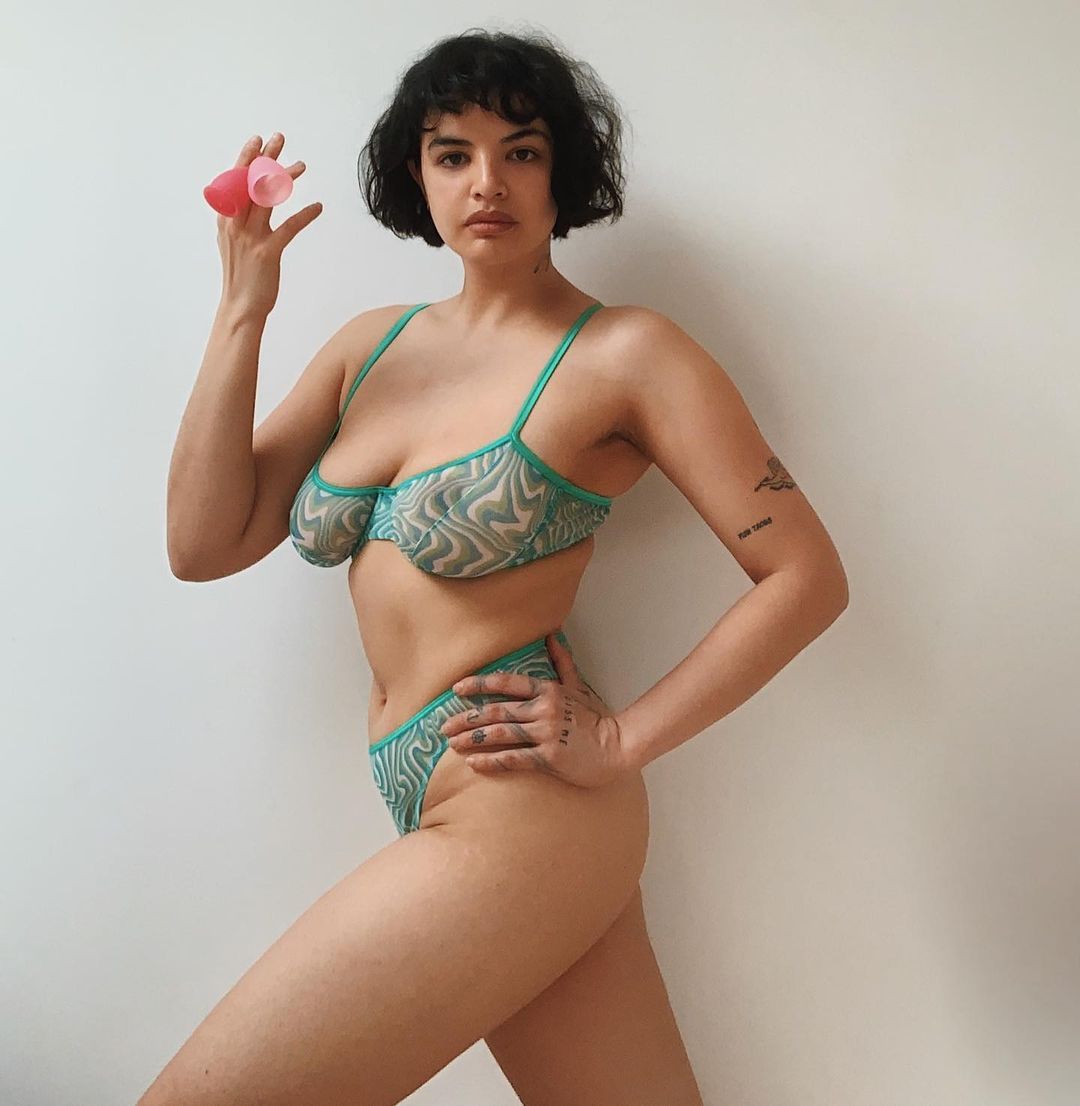 Emma Breschi - Free pics, galleries & more at Babepedia