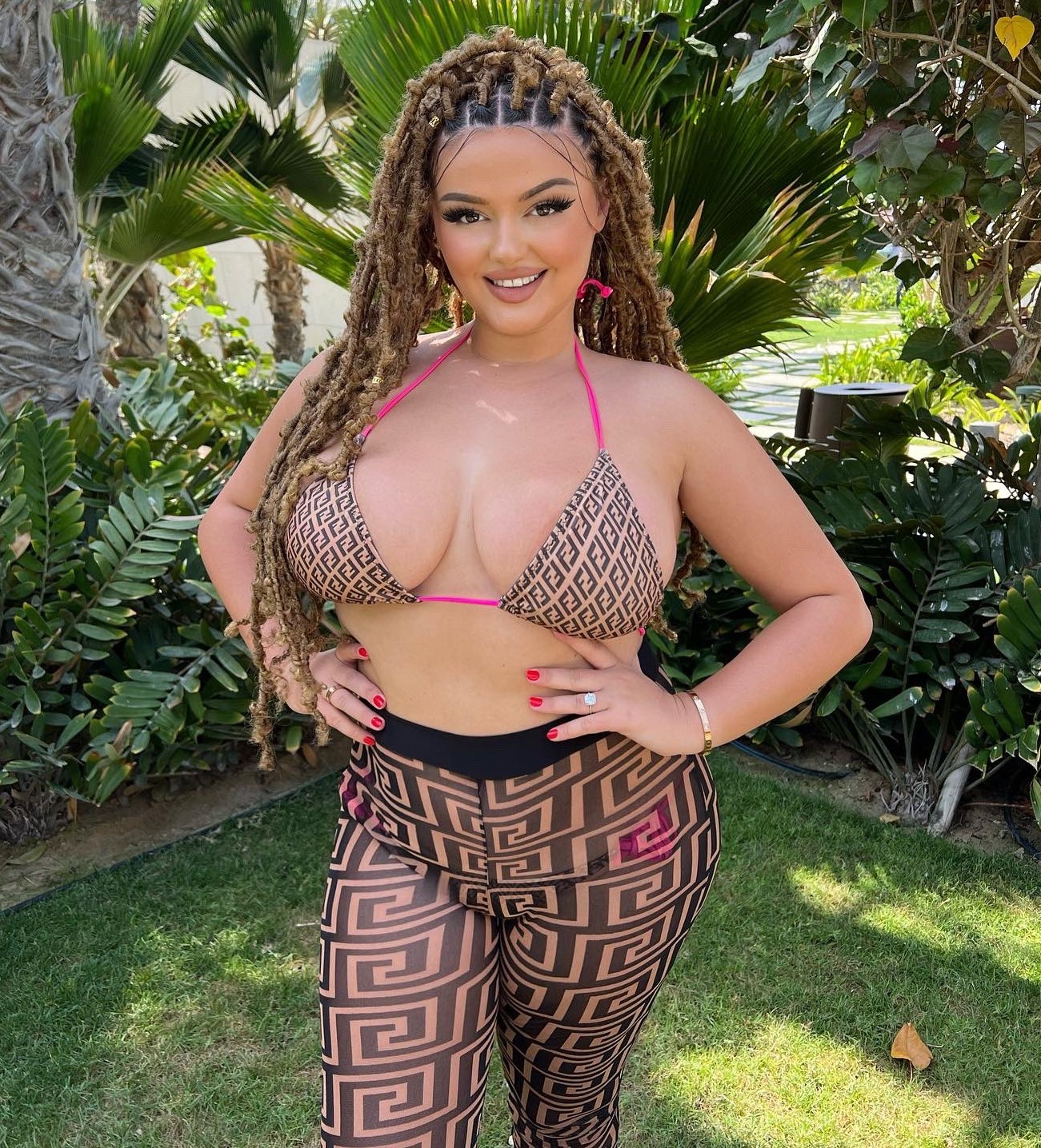 Enca Haxhia - Free pics, galleries & more at Babepedia