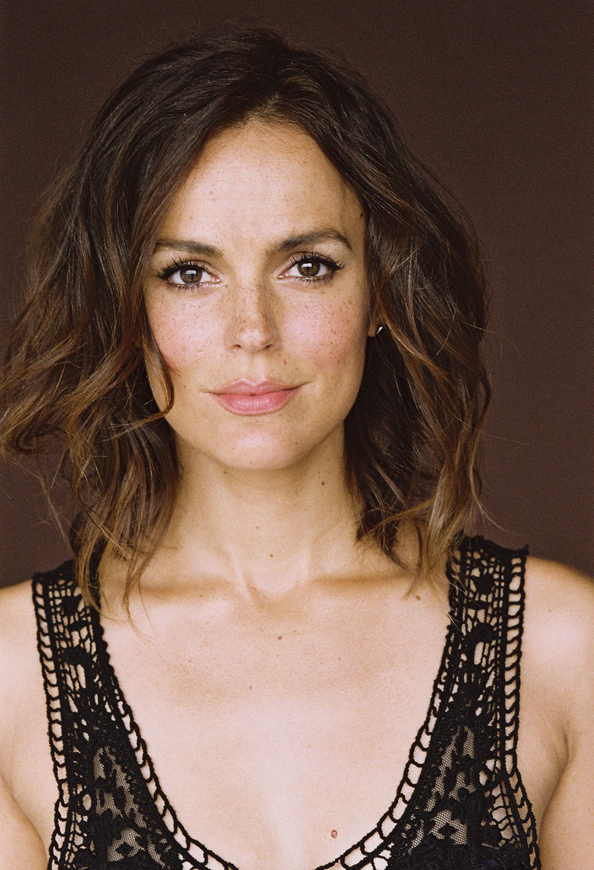 Erin Cahill - Free pics, galleries & more at Babepedia