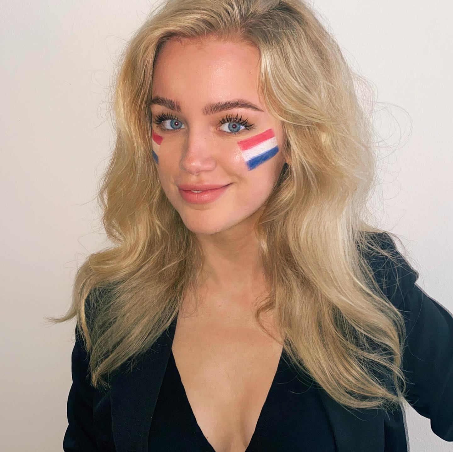 Eva Vlaardingerbroek - Free pics, galleries & more at Babepedia