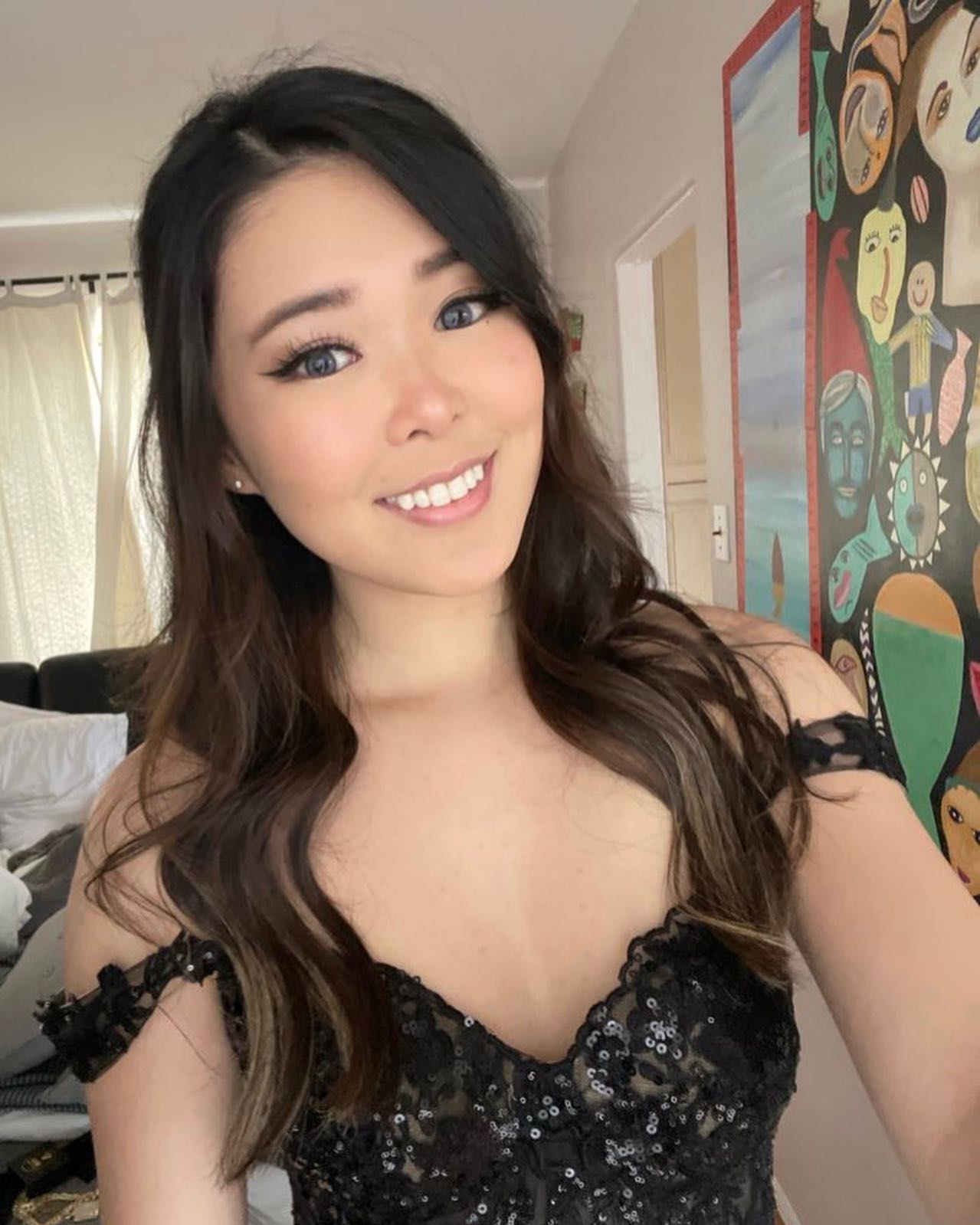 ExtraEmily - Free pics, galleries & more at Babepedia