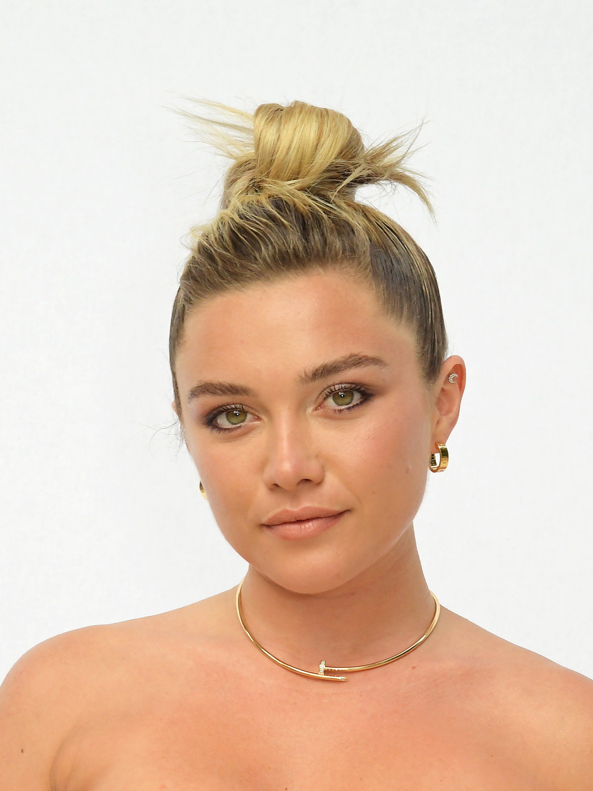 Florence Pugh - Free pics, galleries & more at Babepedia