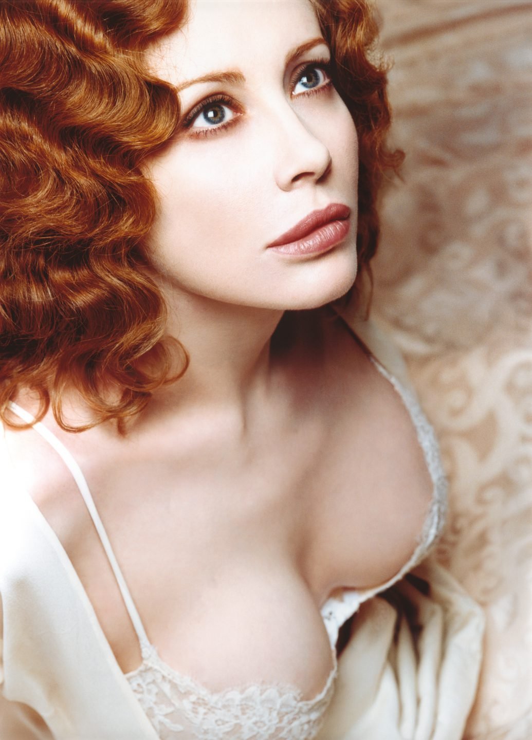 Francesca Dellera - Free pics, galleries & more at Babepedia