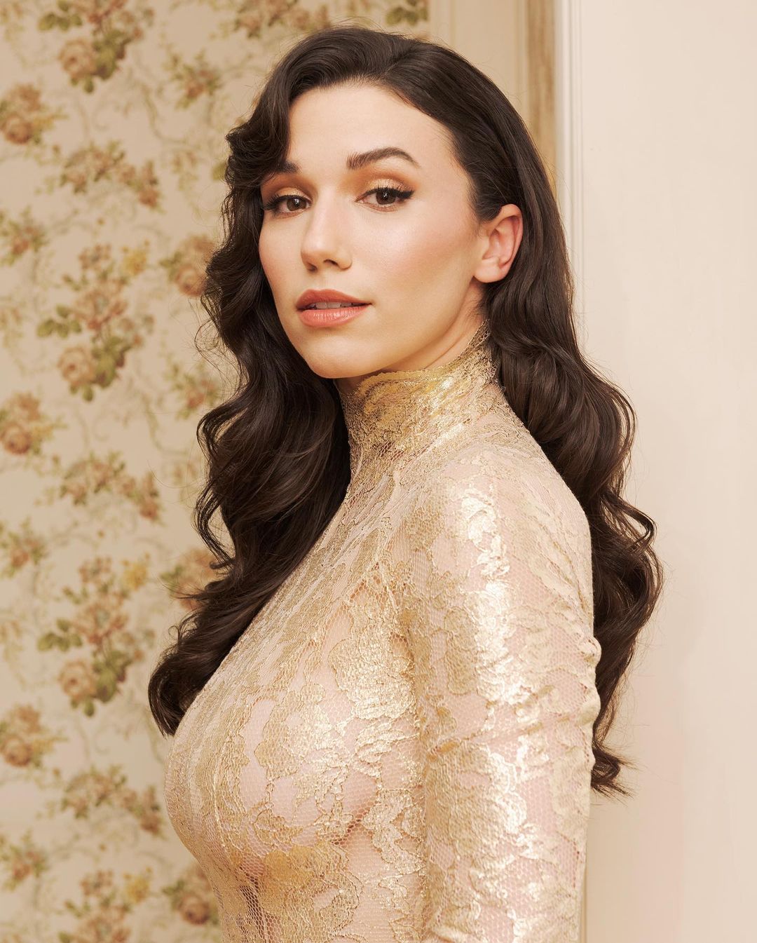 Grace Caroline Currey - Free pics, galleries & more at Babepedia