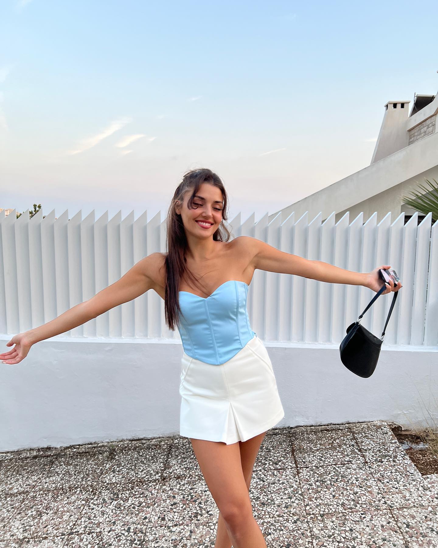 Айлин эрчел. Ханде эрчел с челкой. Ханде эрчел фотосессии 2022. Ханде эрчел 2022. Турецкая актриса ханде эрчел.