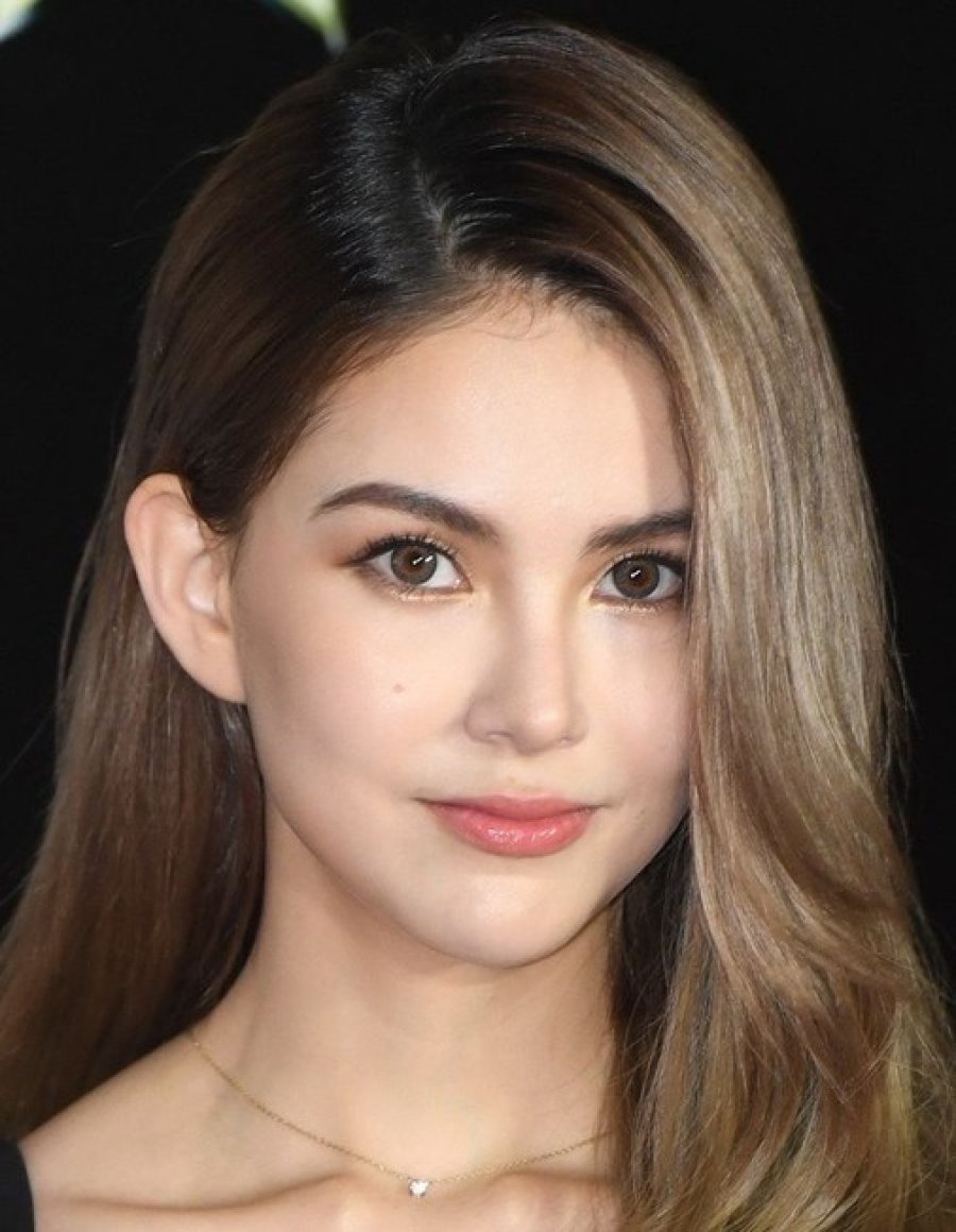 Hannah Quinlivan - Free pics, galleries & more at Babepedia