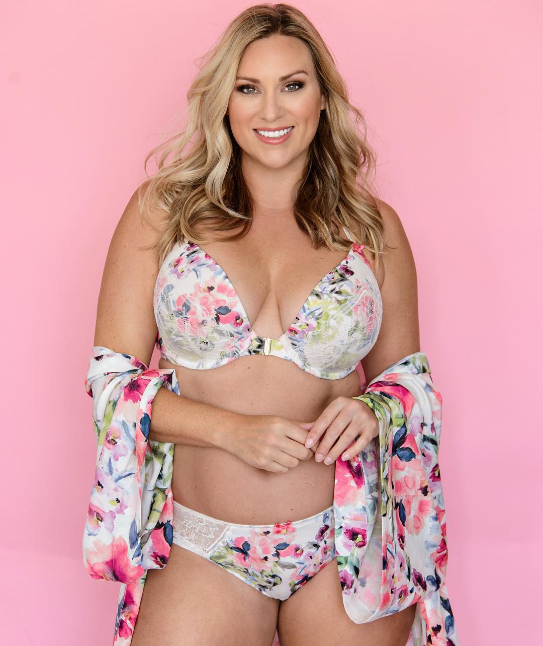 Heather Houston - Free pics, galleries & more at Babepedia