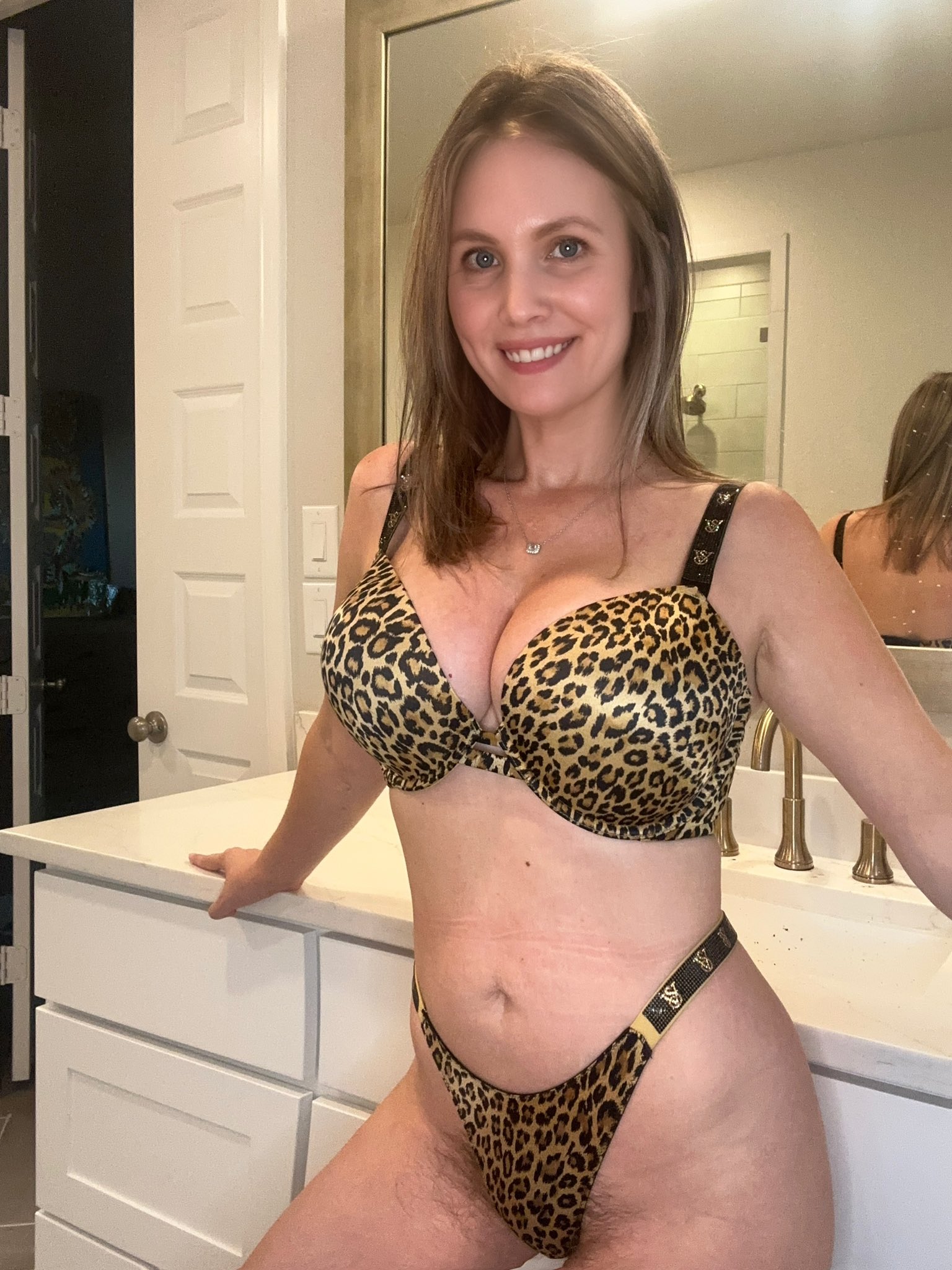Holly Jane Johnston - Free nude pics, galleries & more at Babepedia