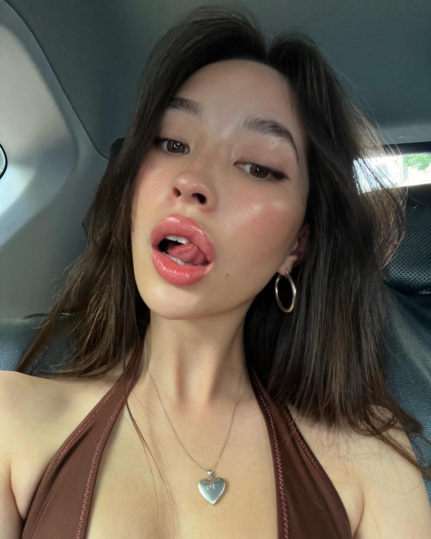 Holly Lim - Free pics, galleries & more at Babepedia