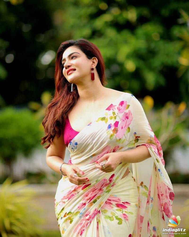 Honey Rose - Free pics, galleries & more at Babepedia