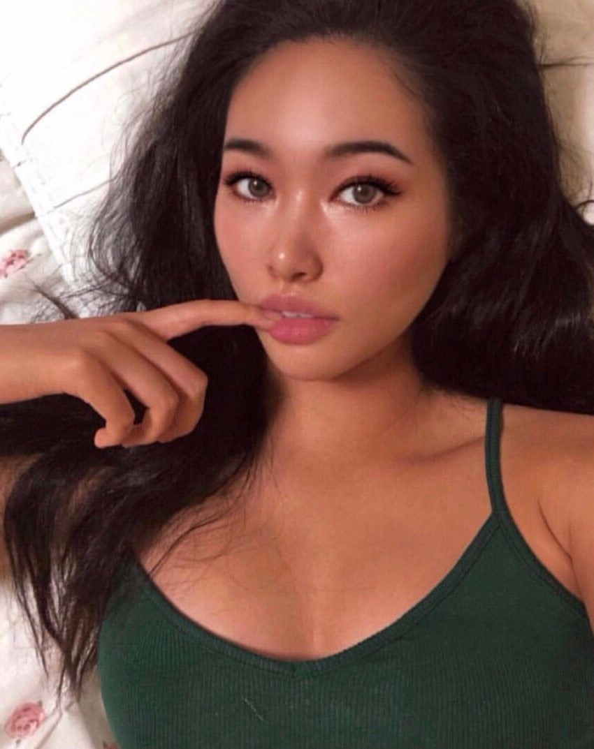 Hyun Ni - Free sexy pics, galleries & more at Babepedia