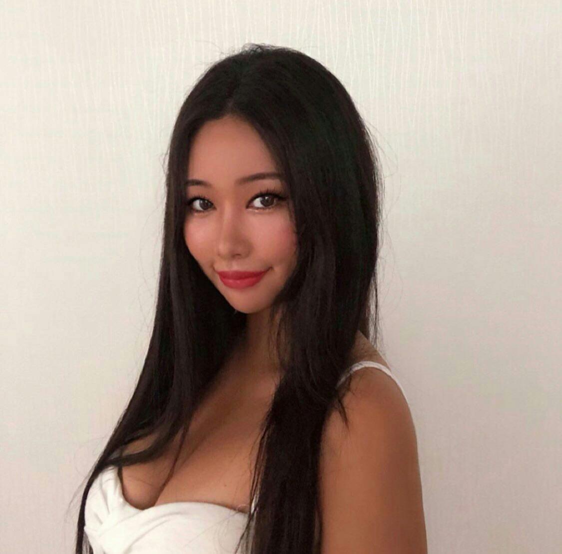 Hyun Ni - Free sexy pics, galleries & more at Babepedia
