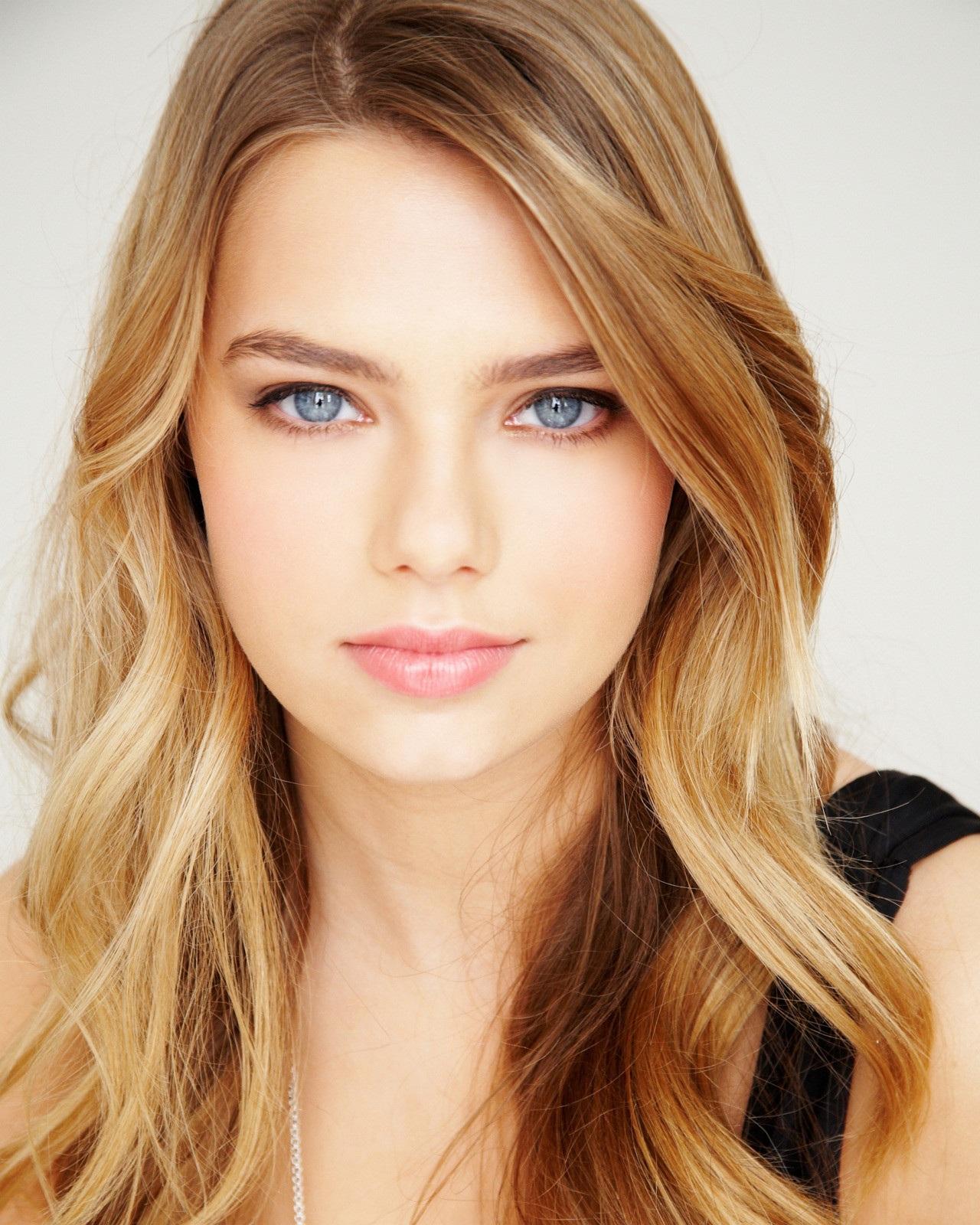 Indiana Evans - Free pics, galleries & more at Babepedia