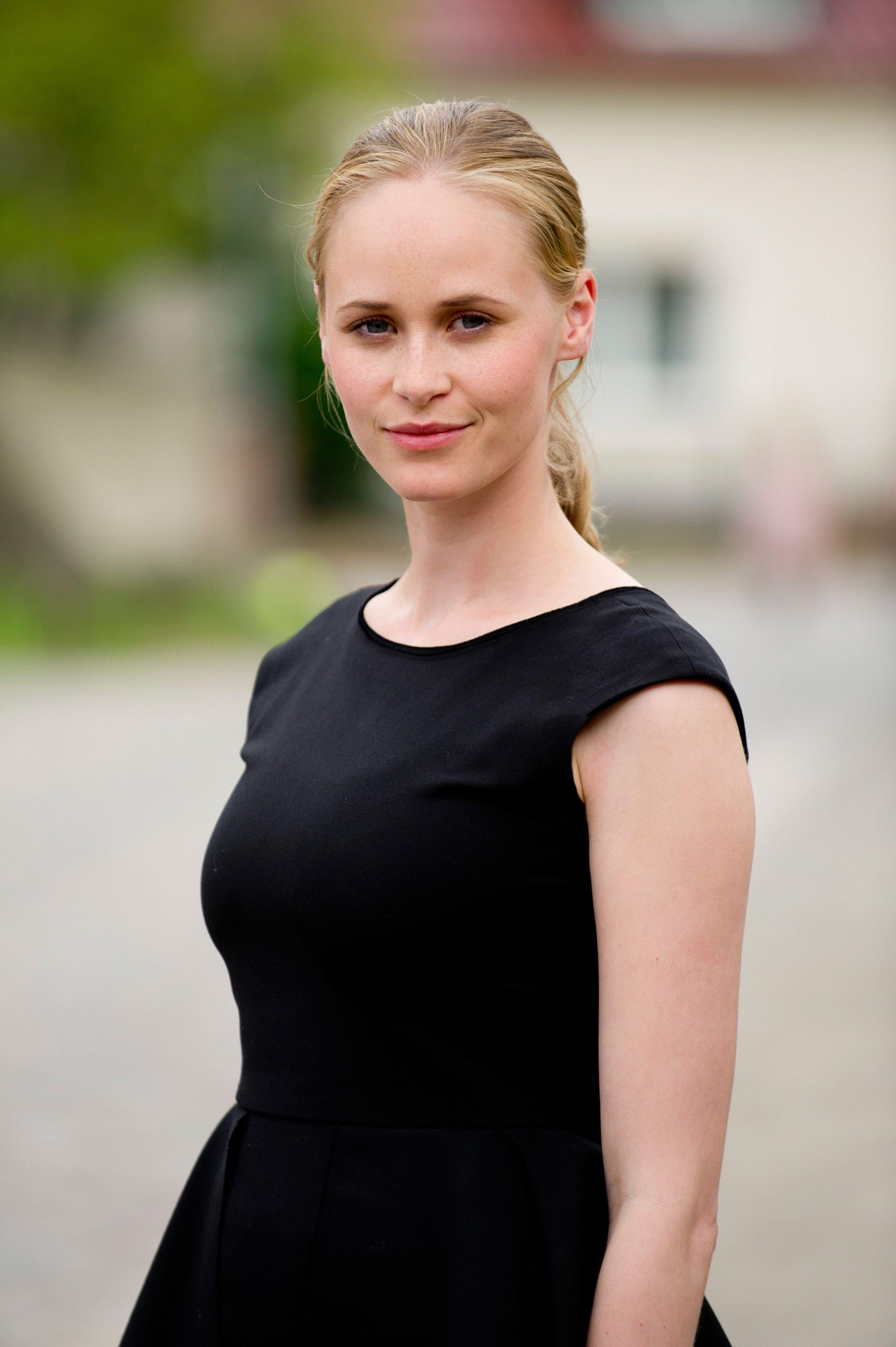 Inez Bjorg David - Free pics, galleries & more at Babepedia