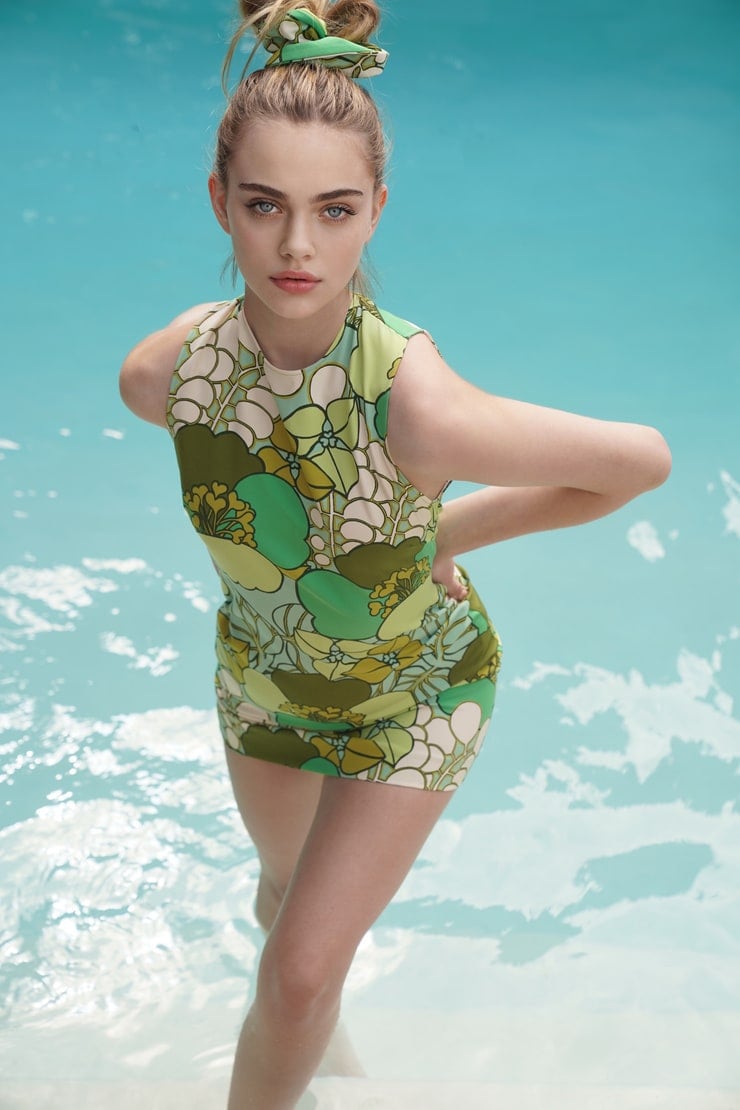 Sensual movementsHypnotic swayBody in motion