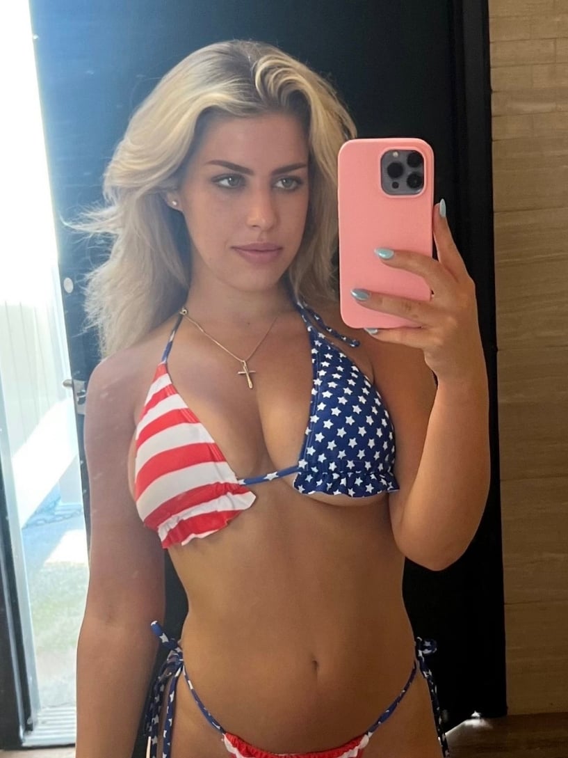 Isabella DeLuca - Free pics, galleries & more at Babepedia