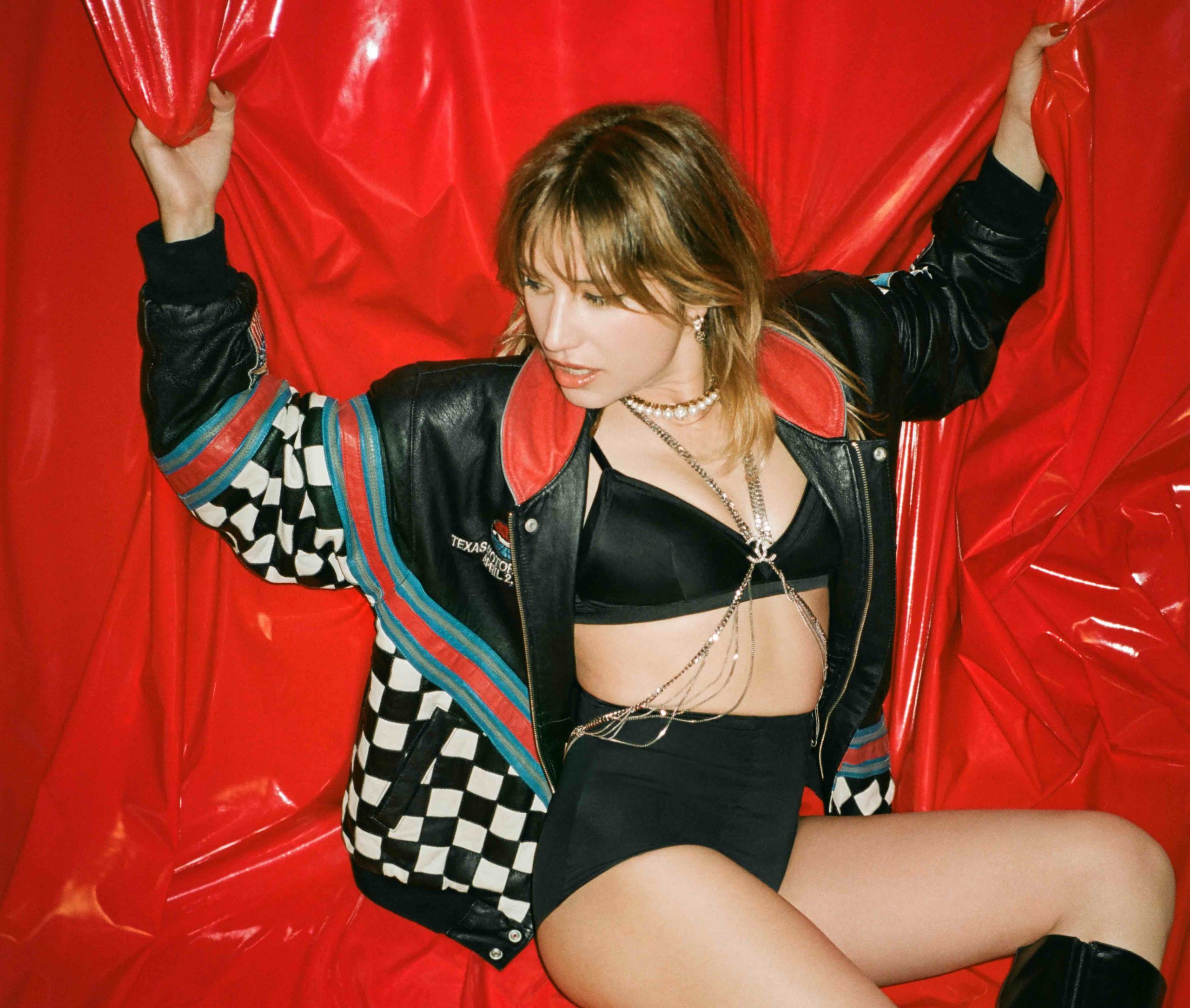 Izia Higelin - Aktorka, Muzyk