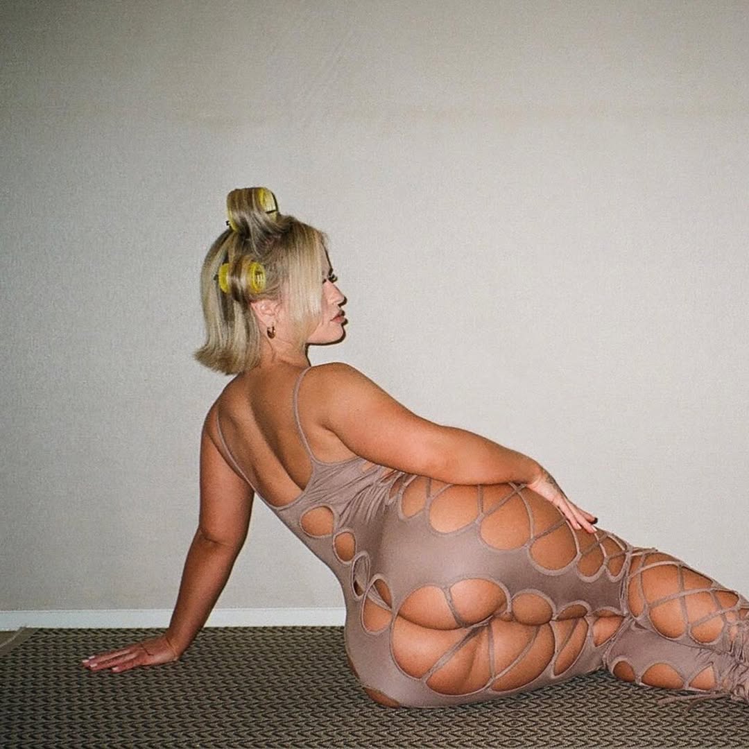 Jackie Jane in a mesmerizing movement