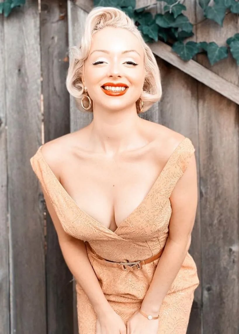 Jasmine Chiswell - Free pics, galleries & more at Babepedia