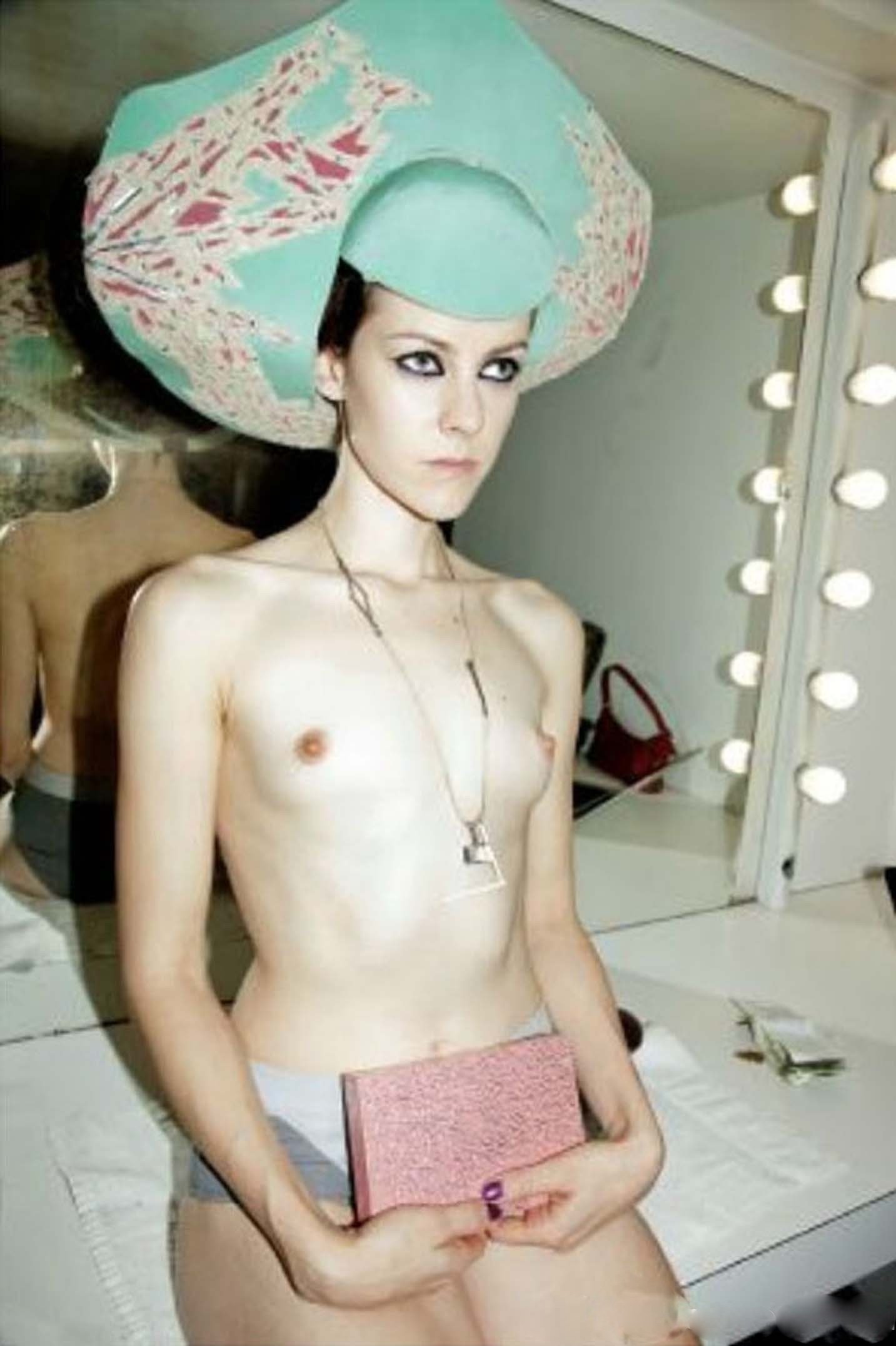 Jena Malone - Free pics, galleries & more at Babepedia