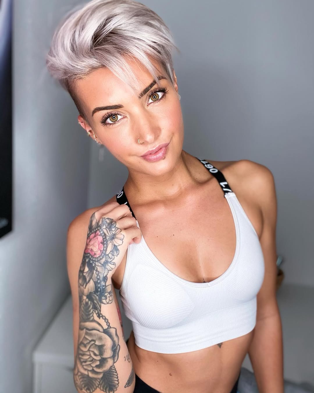 Jenny Schmidt - Free pics, galleries & more at Babepedia