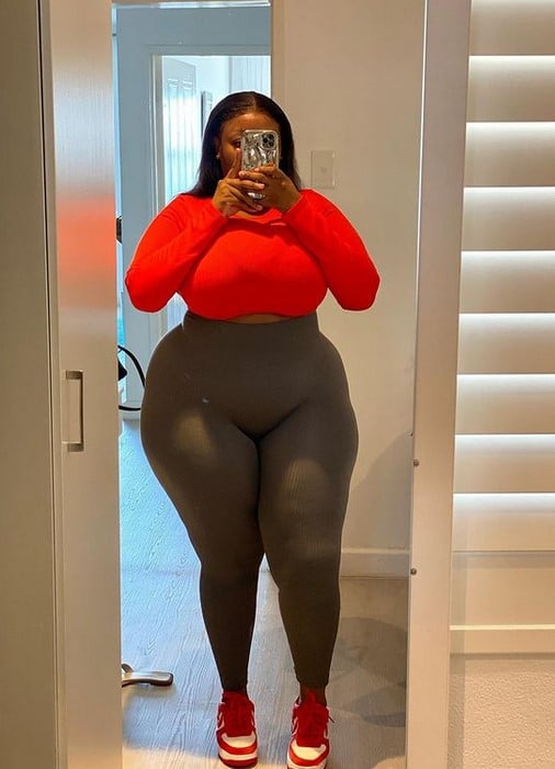 Jess Ravuku - Modelka