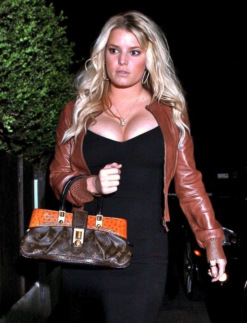 Jessica Simpson - Free pics, galleries & more at Babepedia