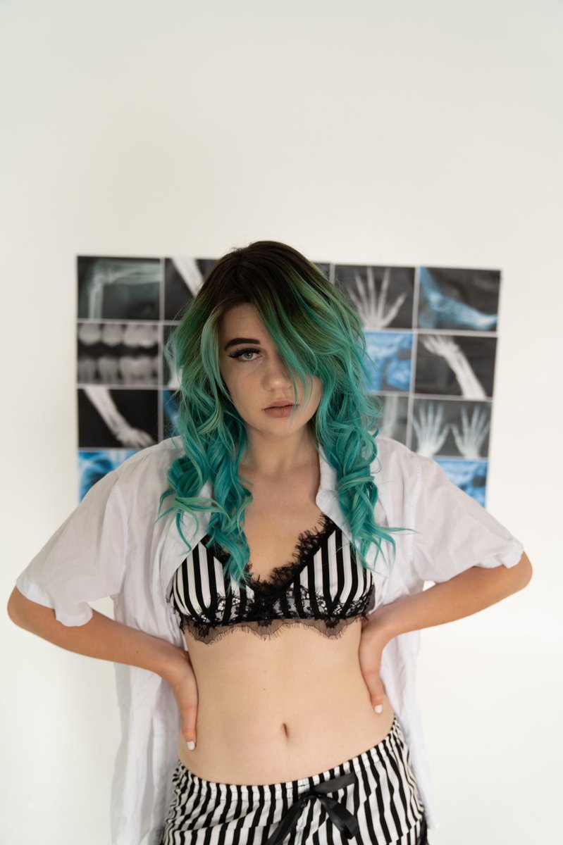 Jessie Paege - Free pics, galleries & more at Babepedia