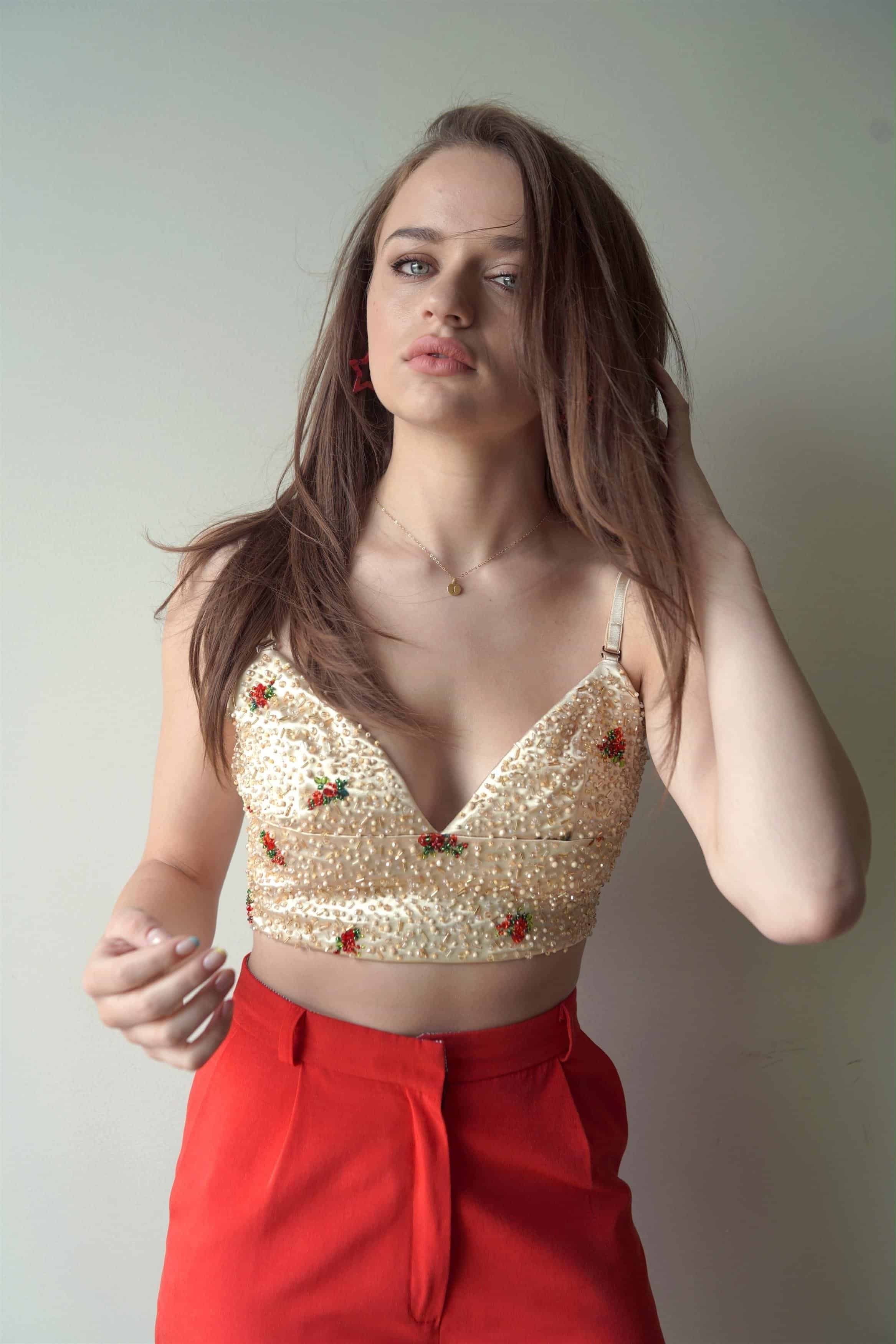 Joey King - Free pics, galleries & more at Babepedia